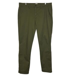 Gap Essential Khaki Slim